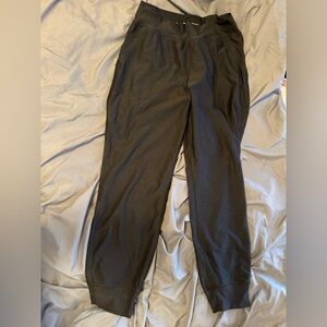 EUC Old Navy High-waisted PowerSoft 7/8 joggers in Black Size Medium